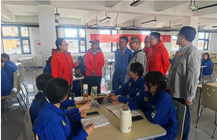 青海大學(xué)黨委書記李麗榮一行到訪藏格鉀肥生產(chǎn)基地